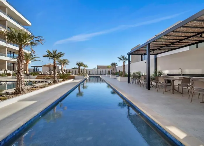 2 Pools Jacuzzi Close To Beaches Rooftop Cozy Holiday home